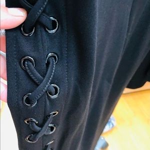 𝅺JustFab size medium black high waist legging lace up sides NWT